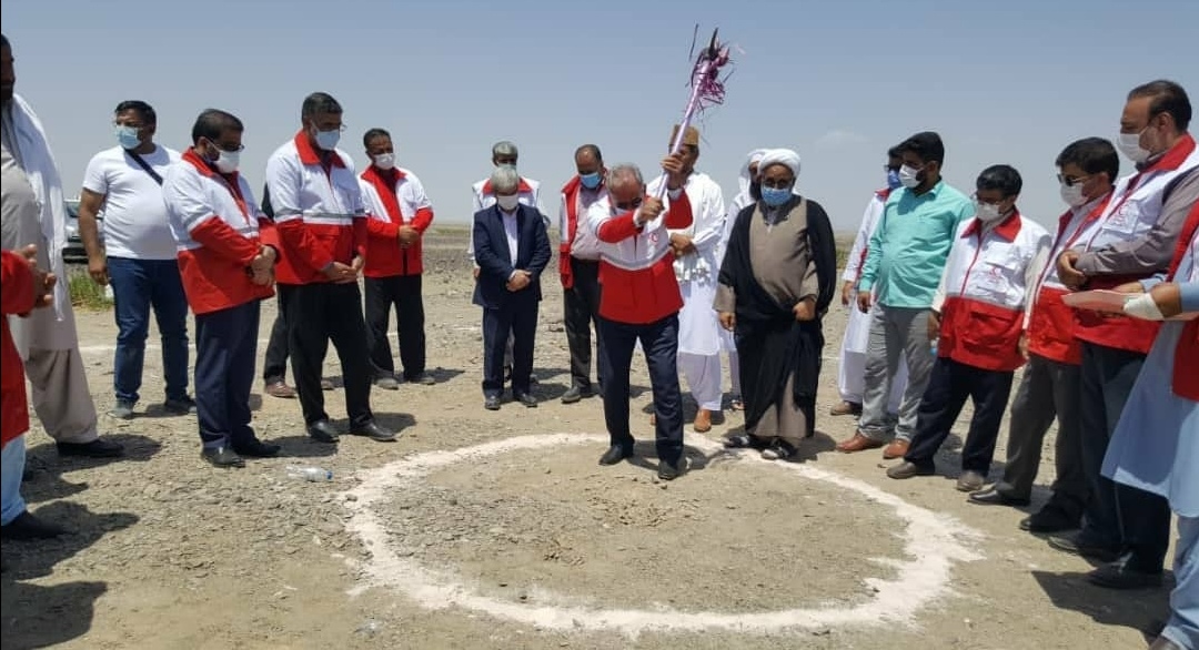 تشریح خدمات هلالاحمر قم در سیستان و بلوچستان/ کمک 5 میلیارد تومانی خیرین برای تامین آب پایدار در روستای خیرآباد
